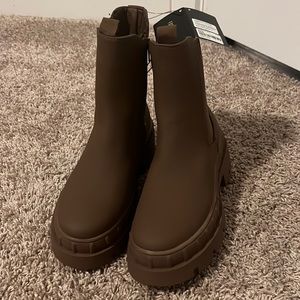 Brown boots. size 7.5